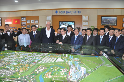 Генсекретарь ЦК КПВ Нгуен Фу Чонг принял экс-премьера Сингапура Го Чок Тонга